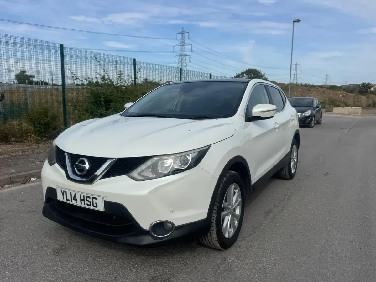 Used Nissan Qashqai Acenta Premium 115 HP (84 kW) 2014 White SUV
