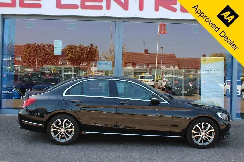 Używany Mercedes C220 170 KM (125 kW) 2015 Czarny Sedan/Limuzyna