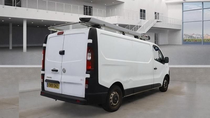 Used Vauxhall Vivaro 120 HP (88 kW) 2019 White MPV