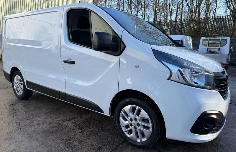 Used Renault Trafic 2017 White MPV