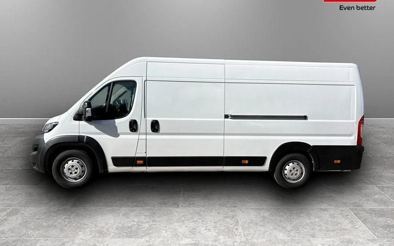 Second-hand Peugeot Boxer Premium 140 CP (102 kW) 2023 Van