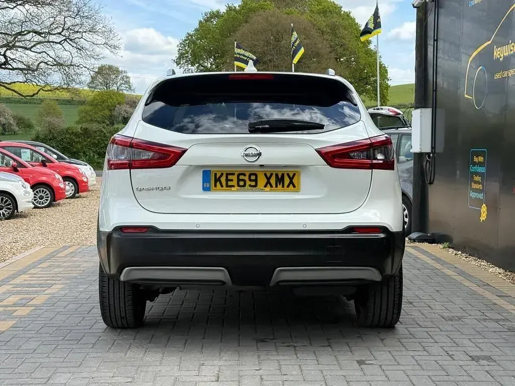Used Nissan Qashqai N-Connecta 2020 White SUV