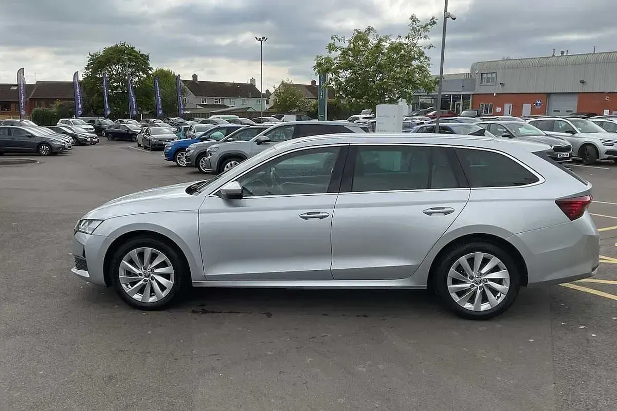 Używany Skoda Octavia SE L 110 KM (80 kW) 2024 Srebrny Kombi