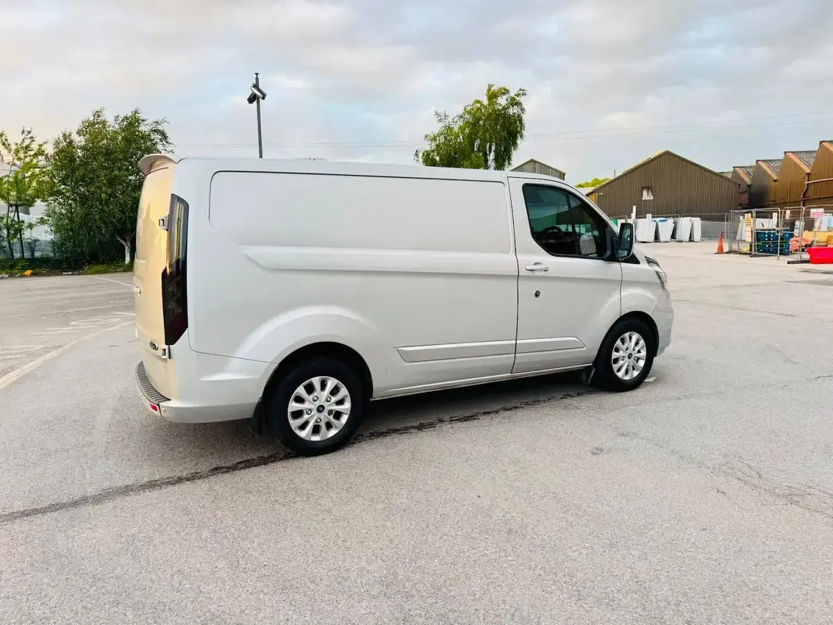 Used Ford Transit Custom Limited 130 HP (95 kW) 2019 Silver Van