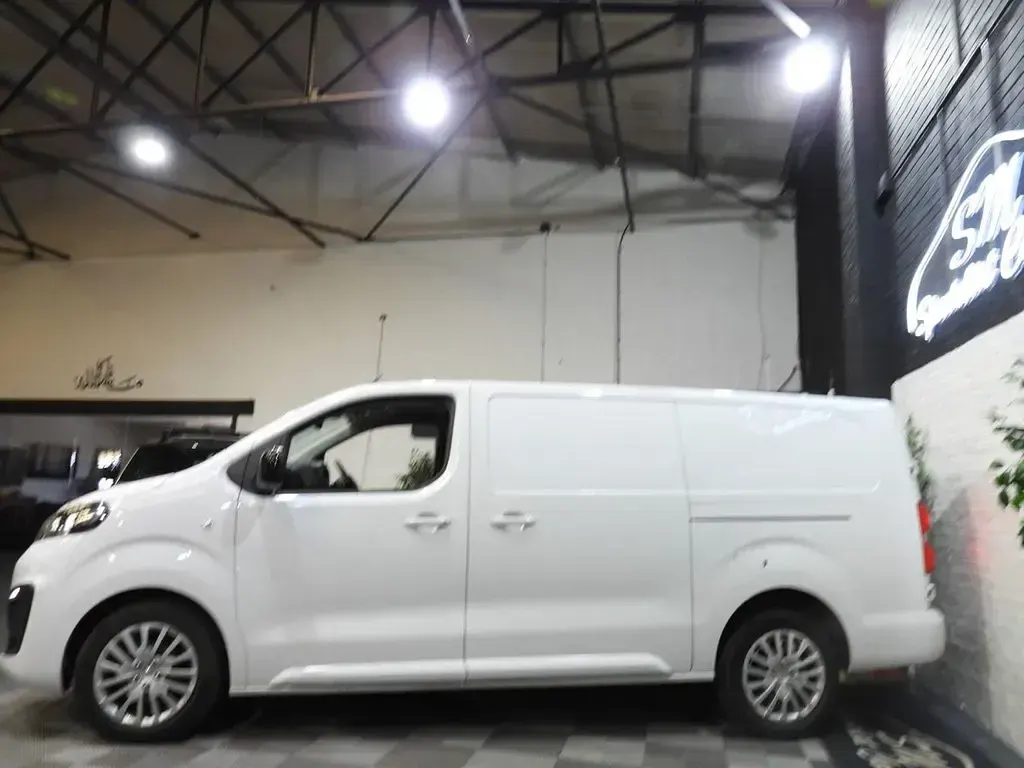 Used Vauxhall Vivaro S 100 HP (73 kW) 2023 White MPV