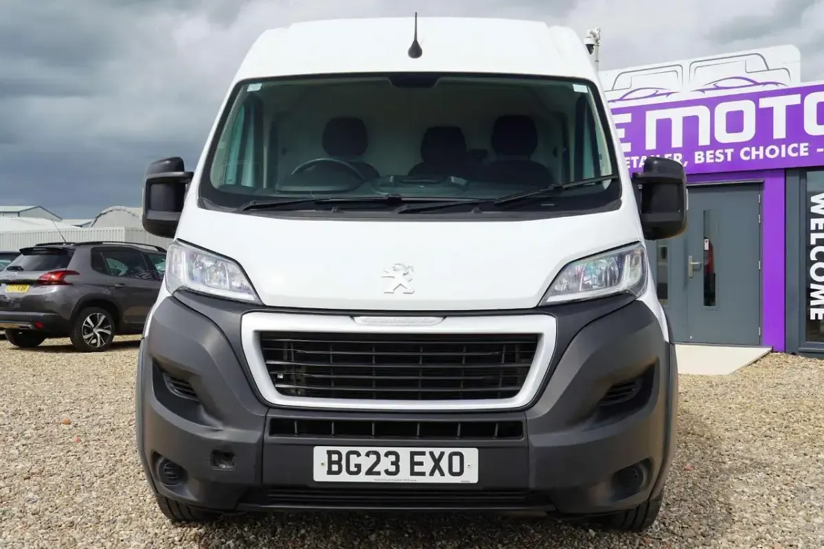Used Peugeot Boxer Premium 138 HP (101 kW) 2023 White Van