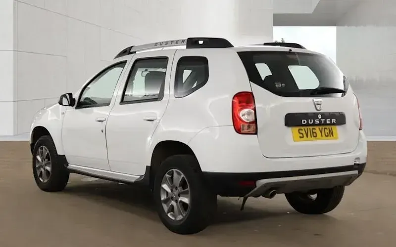 Used Dacia Duster Lauréate 110 HP (80 kW) 2016 White SUV