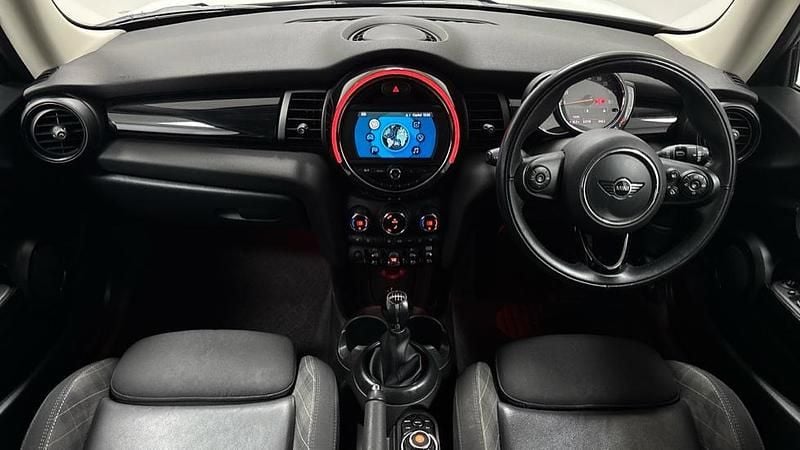 Usado Mini Cooper D Hatch 114 HP (83 kW) 2018 Prateado Citadino