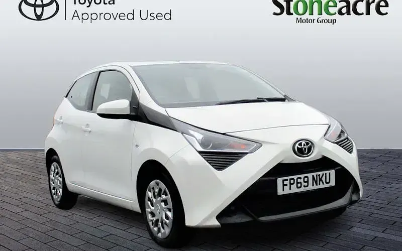 Used Toyota Aygo X-play 72 HP (52 kW) 2017 Hatchback