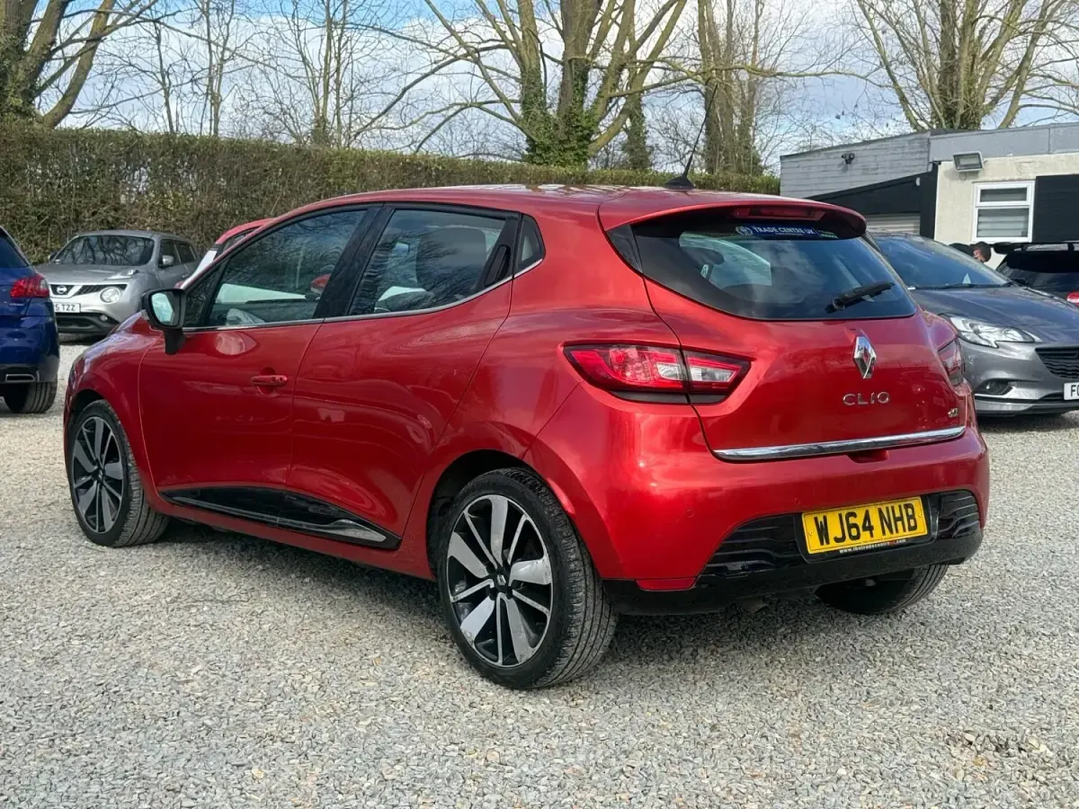 Used Renault Clio Dynamique 90 HP (66 kW) 2014 Red Hatchback