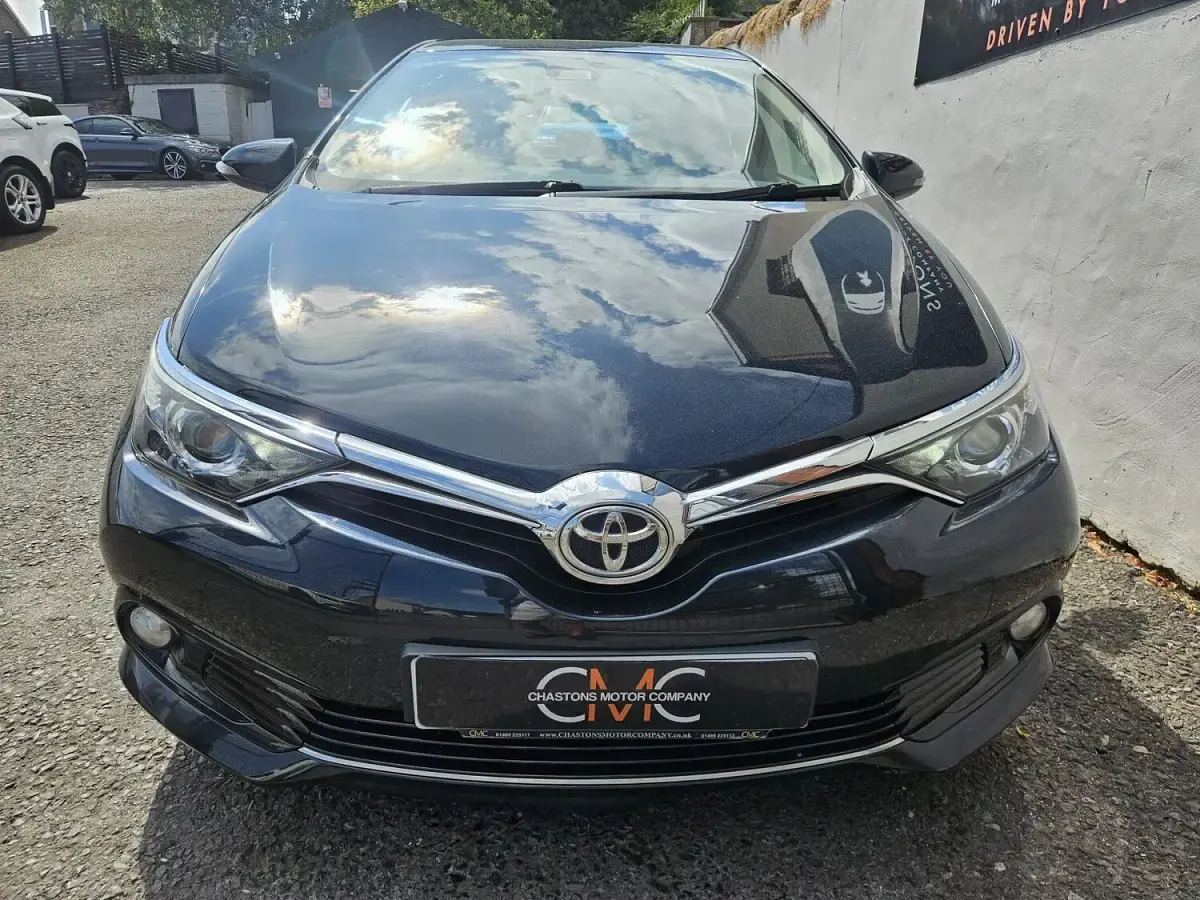 Used Toyota Auris 116 HP (85 kW) 2017 Grey Hatchback