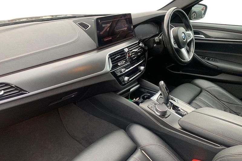 Gebraucht BMW 520 M Sport 184 PS (135 kW) 2022 Schwarz Limousine