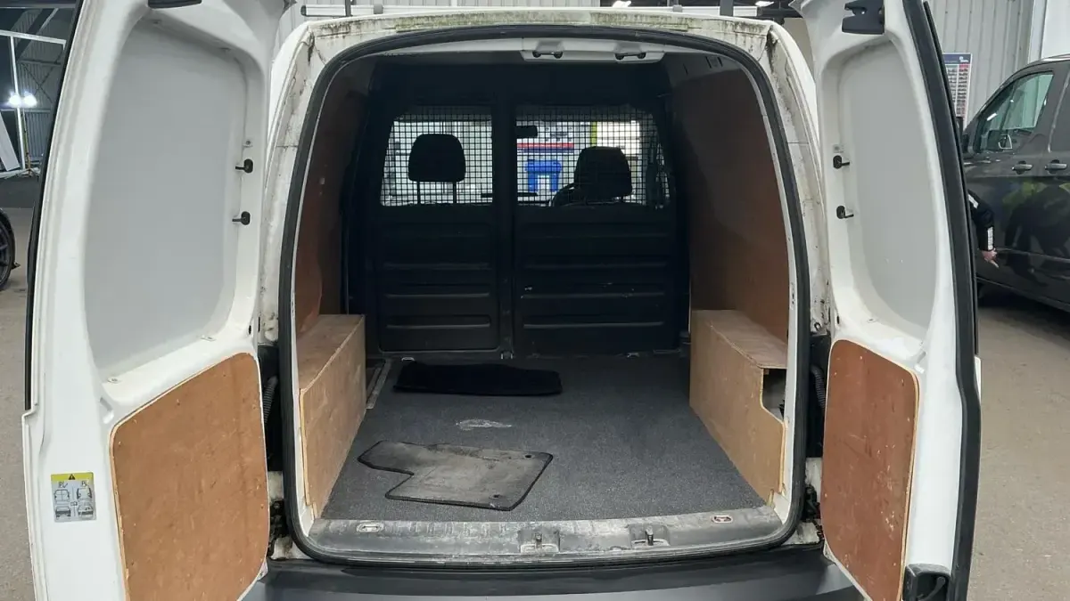 Usado VW Caddy Startline 102 CV (75 kW) 2016 Blanco Monovolumen