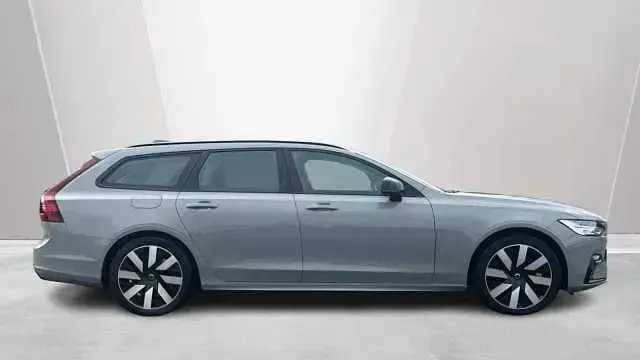 Used Volvo V90 Plus 350 HP (257 kW) 2026 Estate