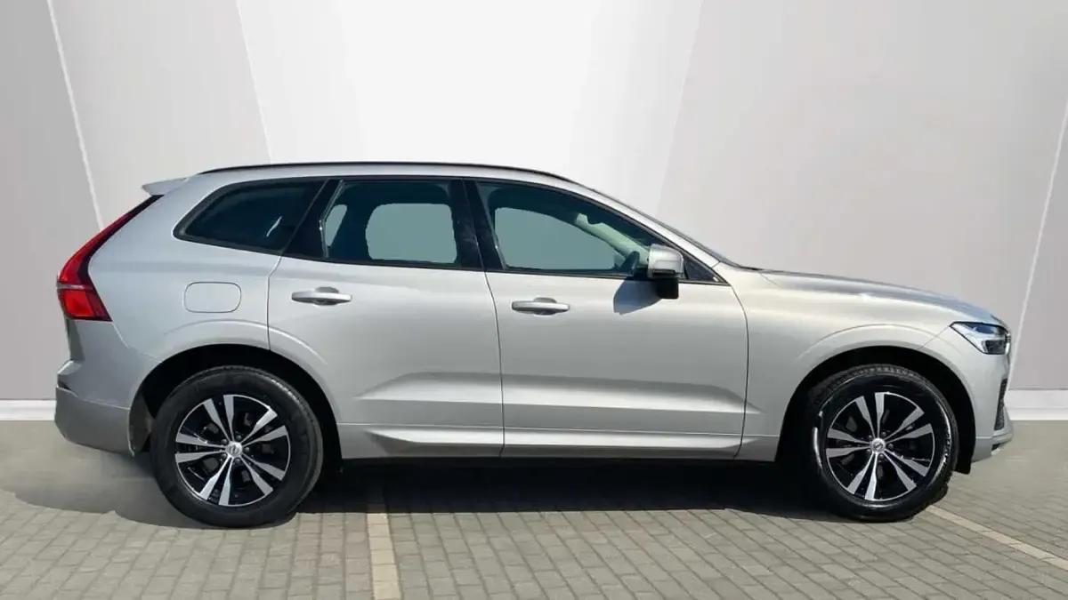 Used Volvo XC60 Core 250 HP (183 kW) 2023 Silver SUV