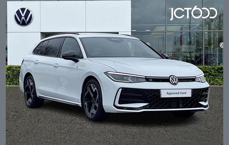 New VW Passat R-line 147 HP (108 kW) 2025 White Estate