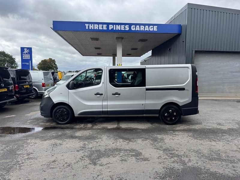Used Vauxhall Vivaro 90 HP (66 kW) 2016 Silver MPV