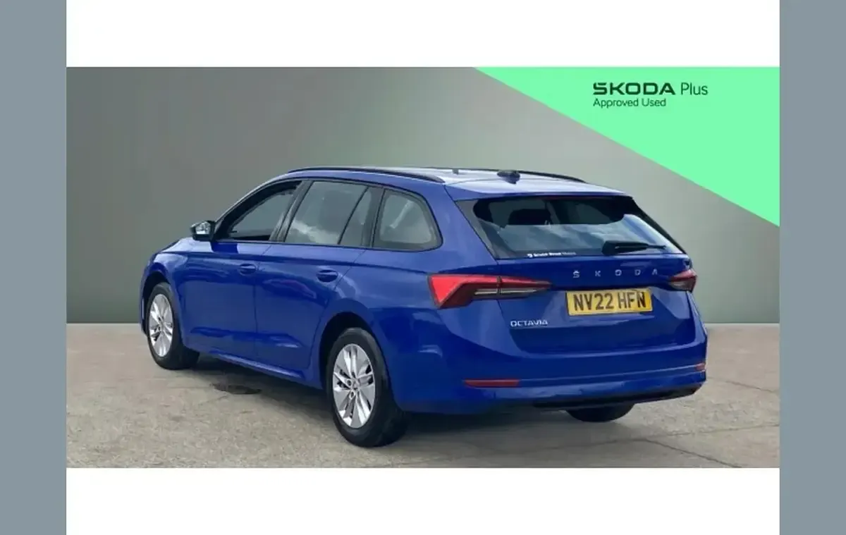 Usado Skoda Octavia SE 110 HP (80 kW) 2022 Azul Carrinha