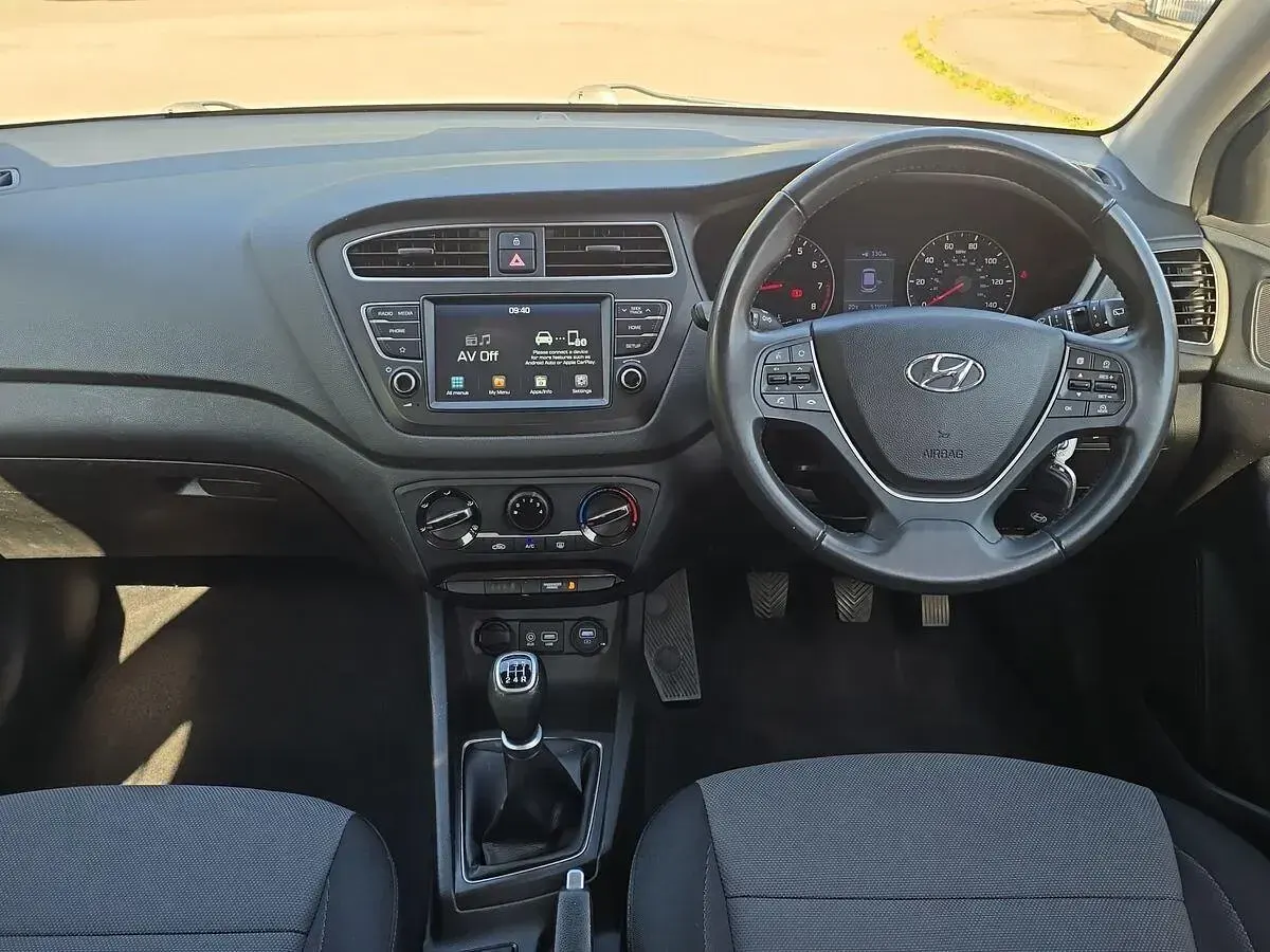 Used Hyundai i20 SE 84 HP (61 kW) 2019 Blue Hatchback