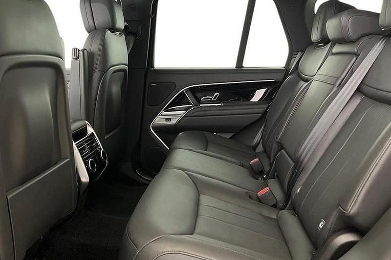 Used Land Rover Range Rover SE 300 HP (220 kW) 2024 Santorini black SUV