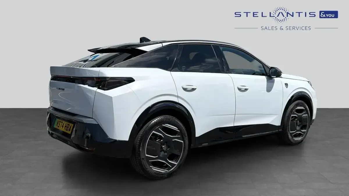 Usado Peugeot e-3008 GT 152 kW (207 CV) 2024 Blanco SUV