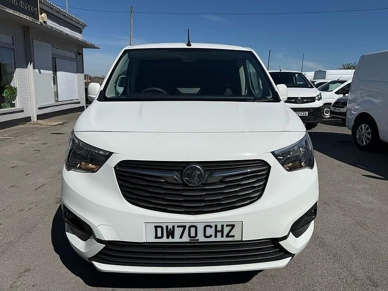 Second-hand Vauxhall Combo Sportive 100 CP (73 kW) 2021 Alb Monovolum