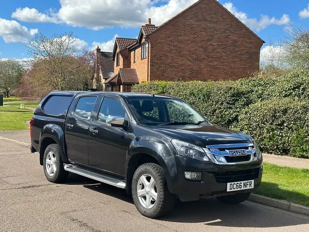 Used Isuzu D-Max 2017 Black Pickup