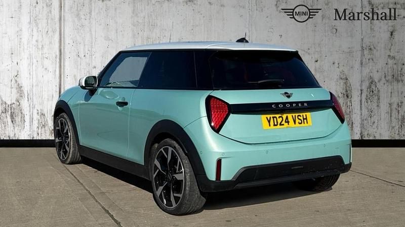 Usado Mini Cooper Exclusive 156 HP (114 kW) 2024 Verde Citadino
