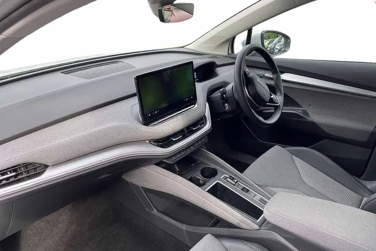 Used Skoda Enyaq iV SE L 150 kW (204 HP) 2025 White SUV