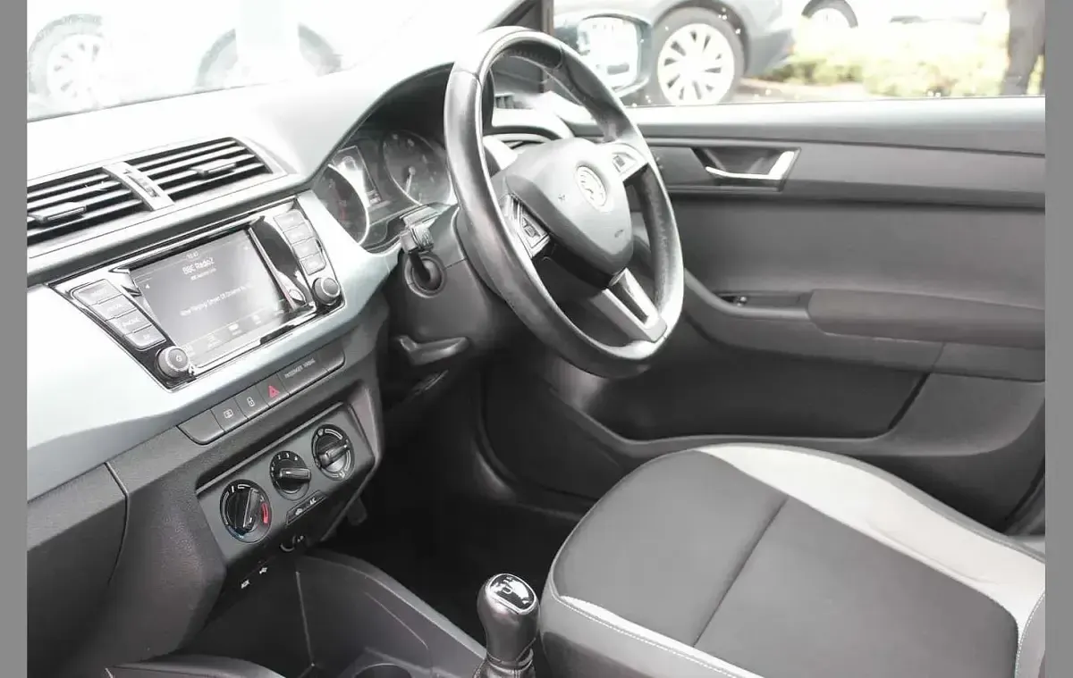 Used Skoda Fabia Colour Edition 88 HP (64 kW) 2016 Blue Hatchback