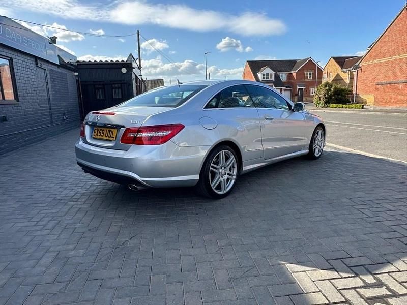 Begagnad Mercedes E350 2009 Silver Sportkupé