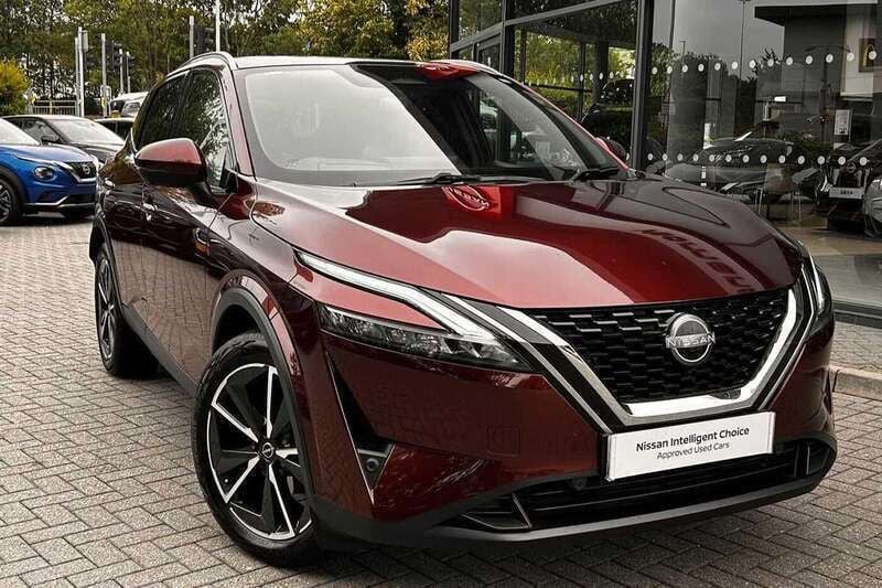 Red Used 2022 Nissan Qashqai Tekna SUV | £21,790 (Expensive) - Image 1/4
