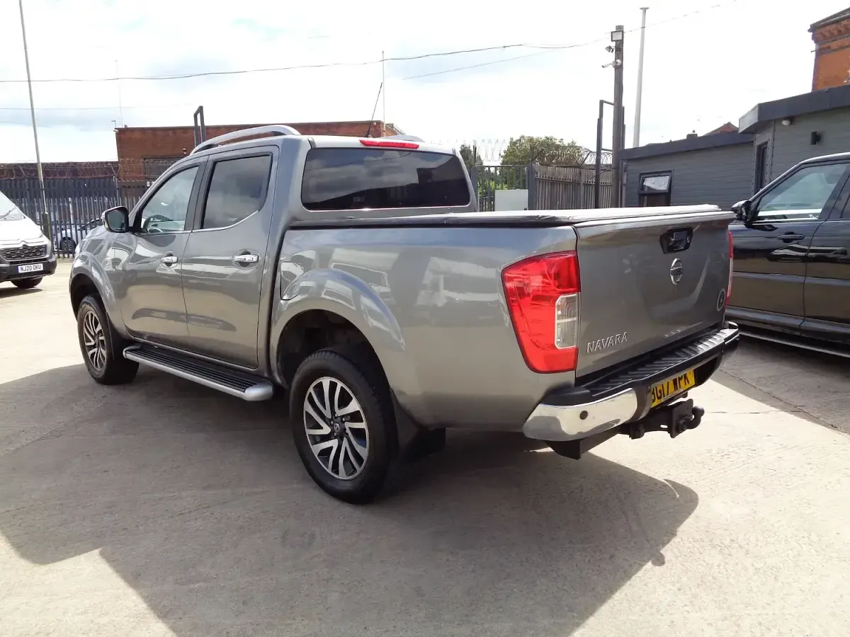 Used Nissan Navara Tekna 190 HP (139 kW) 2017 Grey Pickup