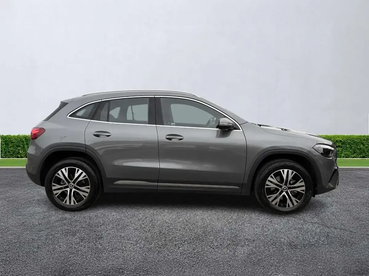 Usado Mercedes GLA200 Executive 150 HP (110 kW) 2025 Cinzento SUV