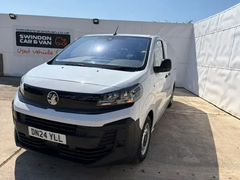 Used Vauxhall Vivaro 145 HP (106 kW) 2024 White MPV