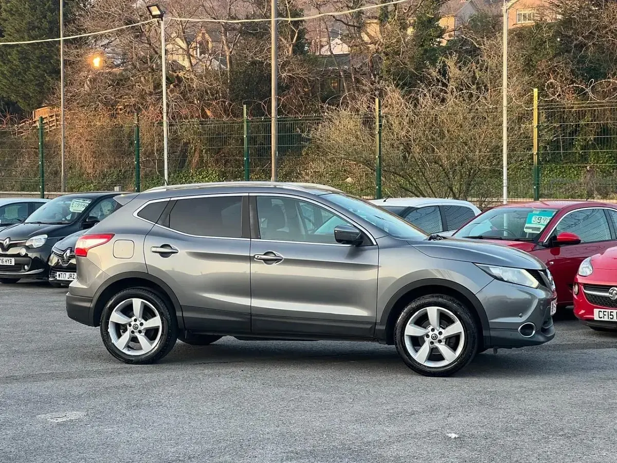 Used Nissan Qashqai N-TEC 110 HP (80 kW) 2015 Grey SUV