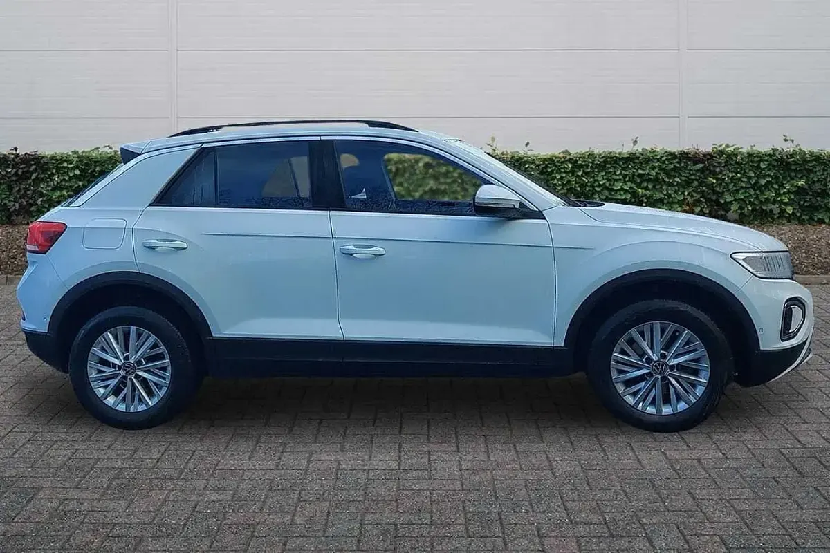 Used VW T-Roc Life 110 HP (80 kW) 2023 White SUV