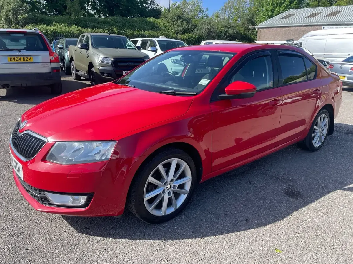 Used Skoda Octavia Elegance 2014 Red Estate
