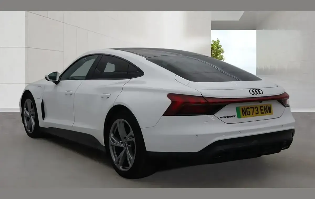 Used Audi e-tron GT quattro Comfort 384 kW (523 HP) 2023 White Sedan