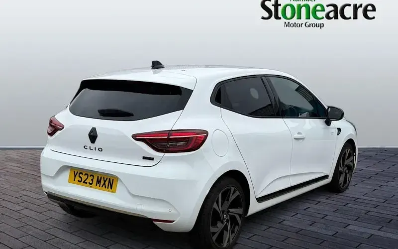 Used Renault Clio Engineered 145 HP (106 kW) 2023 White Hatchback