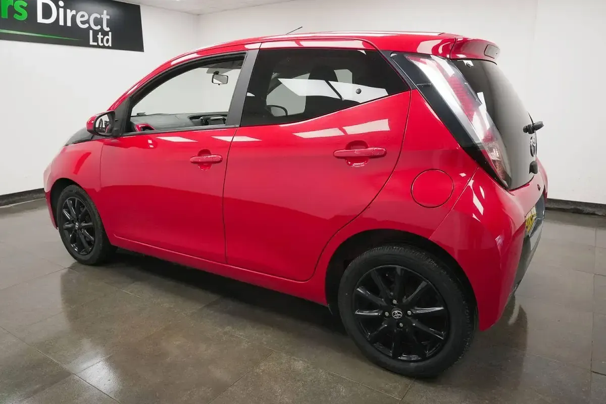 Used Toyota Aygo x-style 69 HP (50 kW) 2017 Red Hatchback
