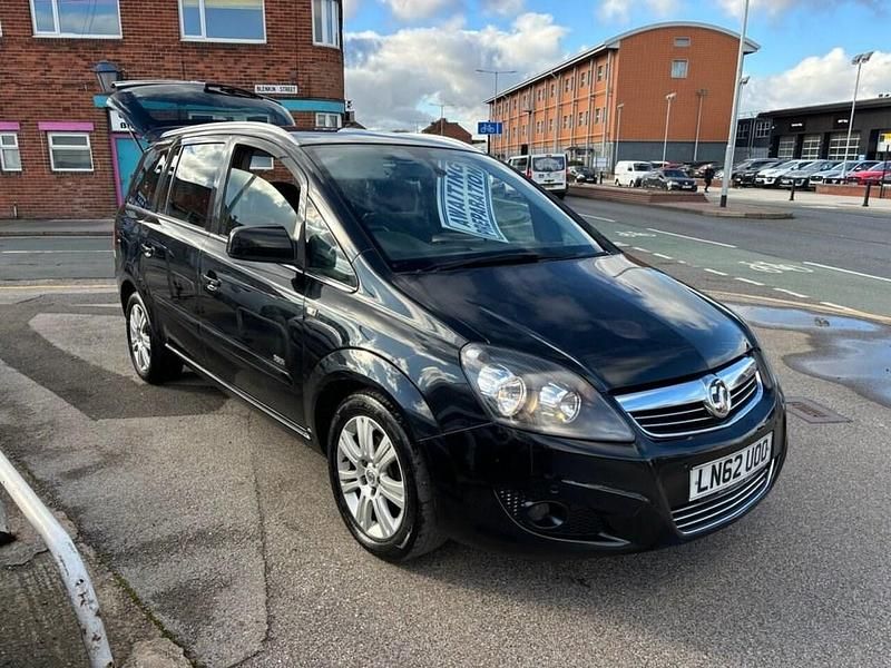 Used Vauxhall Zafira Design Edition 115 HP (84 kW) 2012 Black MPV