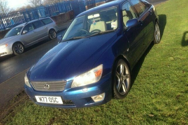 Used Lexus IS200 153 HP (112 kW) 2000 Sedan