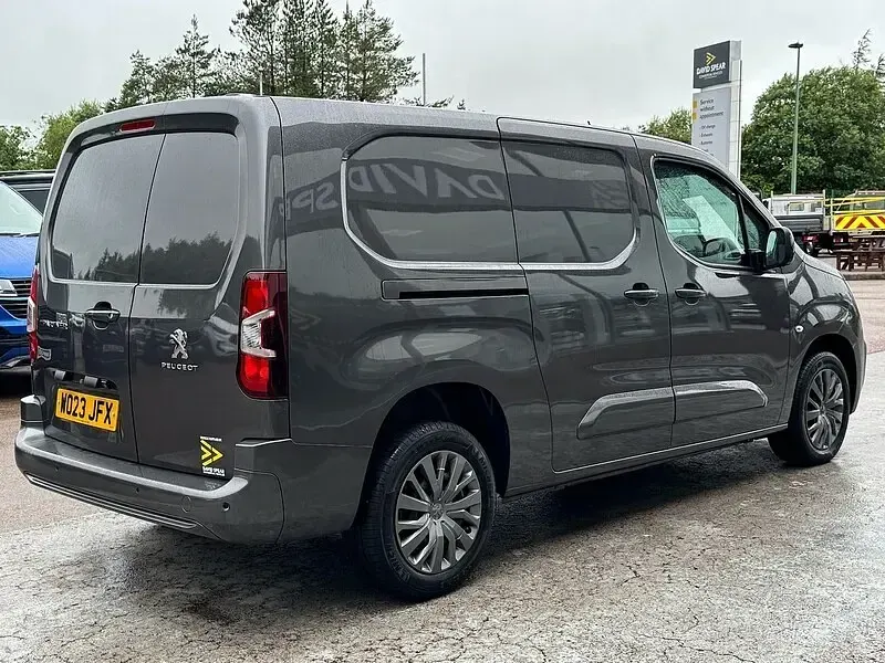 Used Peugeot Partner Premium 130 HP (95 kW) 2023 Grey MPV
