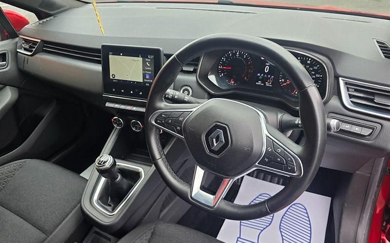 Used Renault Clio V Iconic 101 HP (74 kW) 2020 Red Hatchback