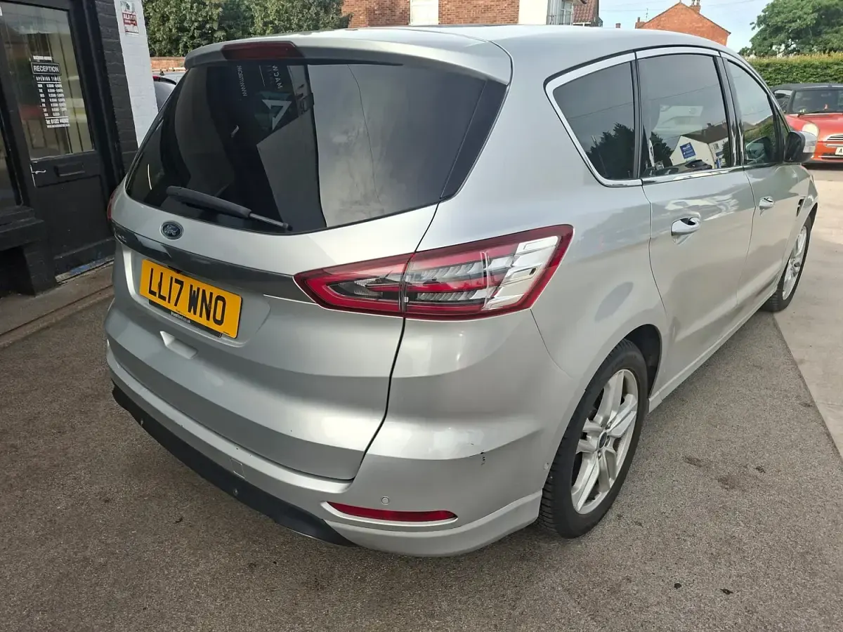 Used Ford S-MAX Titanium 180 HP (132 kW) 2017 Silver MPV