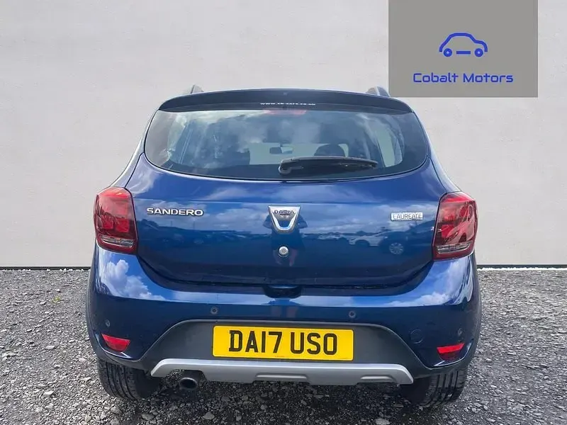 Used Dacia Sandero Lauréate 90 HP (66 kW) 2017 Blue Hatchback