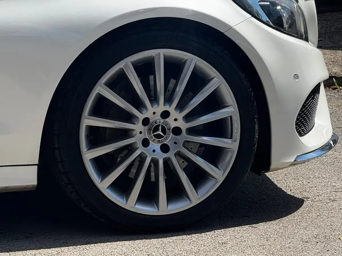 Used Mercedes C250 AMG Line Premium Plus 204 HP (150 kW) 2018 White Estate