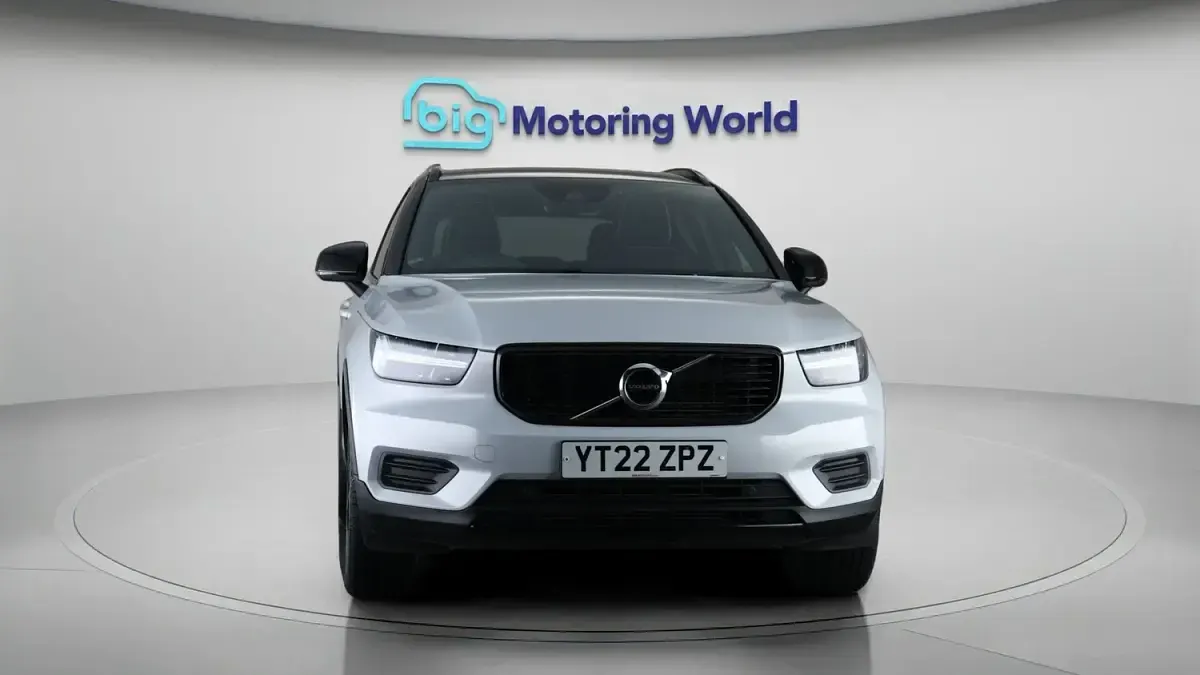 Used Volvo XC40 Plus 211 HP (155 kW) 2021 Silver SUV