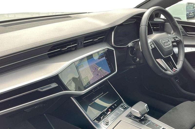 Used Audi A7 S-Line 201 HP (147 kW) 2021 White Hatchback